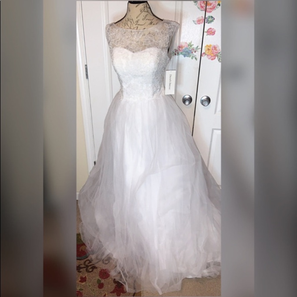 Cap Sleeve Tulle White Wedding dress sz:10